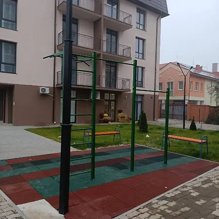 Apartments Domovik Myru St. 11S/21 Мукачево Екстер'єр фото