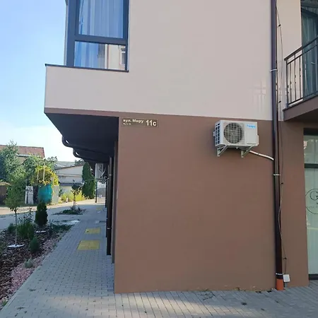 Apartments Domovik Myru St. 11S/21 Мукачево Екстер'єр фото